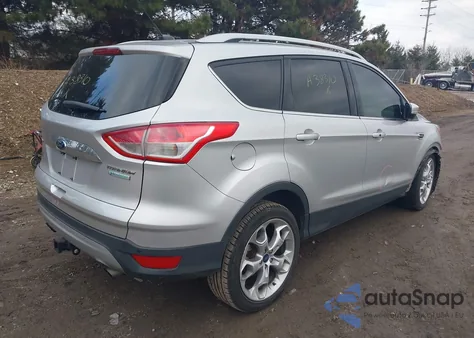 2016 Ford Escape Titanium z USA, uszkodzony, nr VIN 1FMCU0J99GUA38310